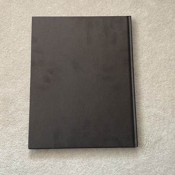 Beautiful coffee table book - Picture 4 of 9